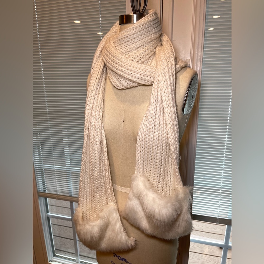 Cream Chunky Knit Scarf Faux Fur Pocket Ends Cozy Winter Wrap
